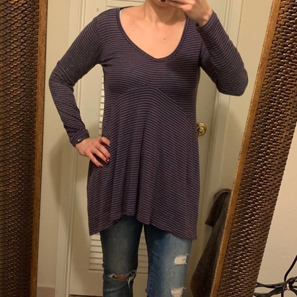 Cabi V-Neck Long Sleeve Shark Bite Hem Pullover Striped Tunic Top Size S Purple